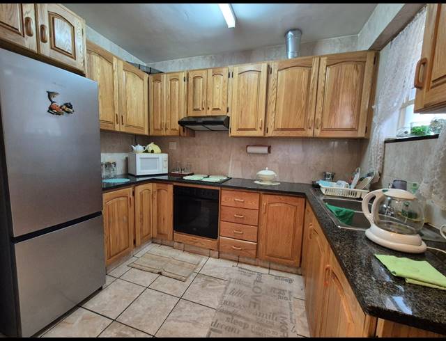 2 BEDROOM FLAT FOR SALE IN VANDERBIJLPARK CW 1